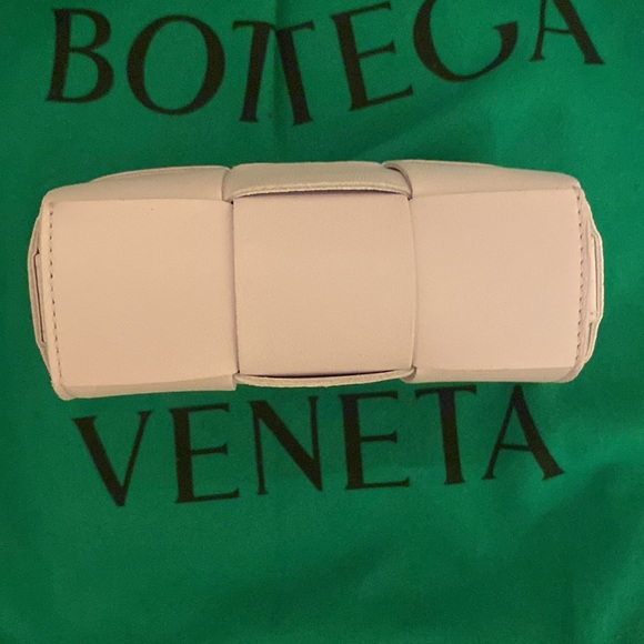 Bottega Veneta Mini Intreccio crossbody bag in color “Mirth Washed” - Picture 4 of 6